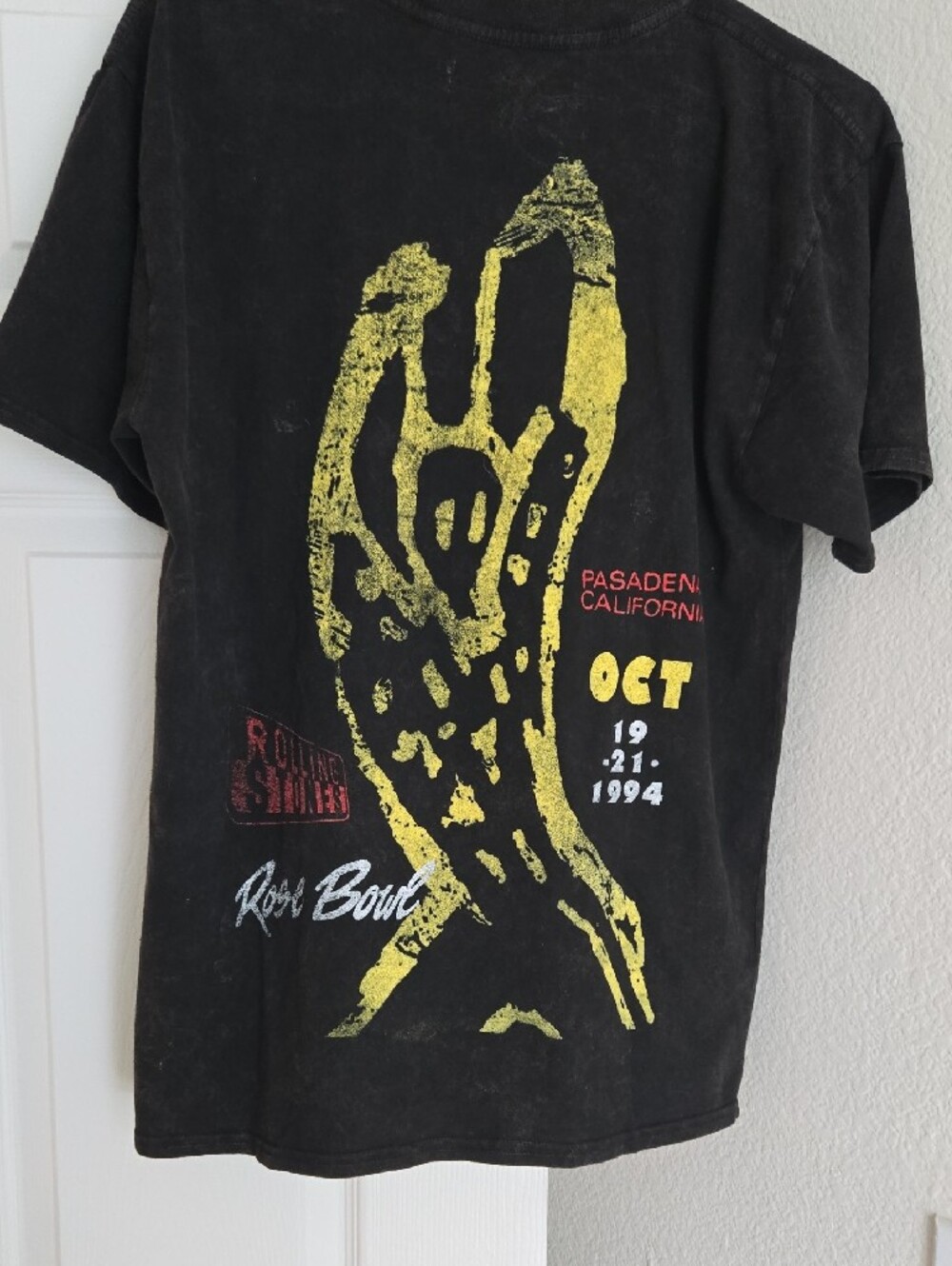 The Rolling Stones Black Red Graphic Tee Unisex Size L NWOT - Picture 2 of 3